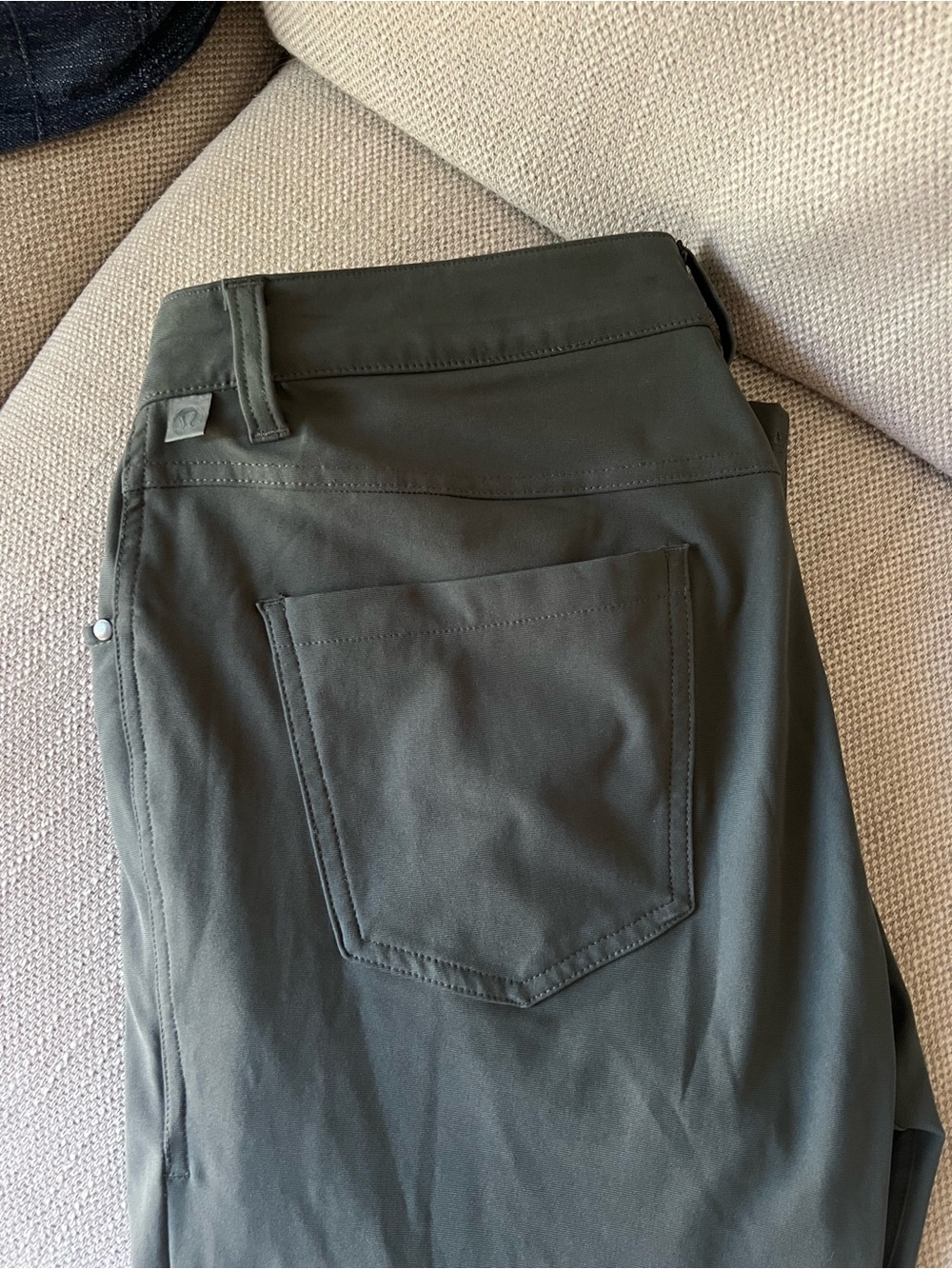 Lululemon Gray men’s slim fit pants (32/32)